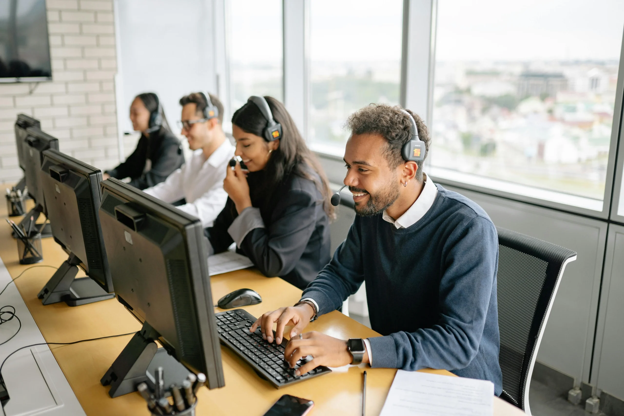 10 Benefits of Nearshore Call Centers for Your Business